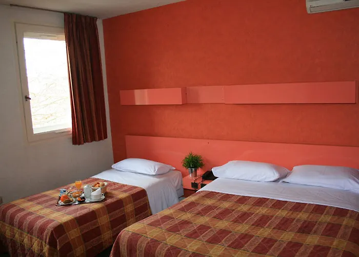 Отель De Bordeaux 2*